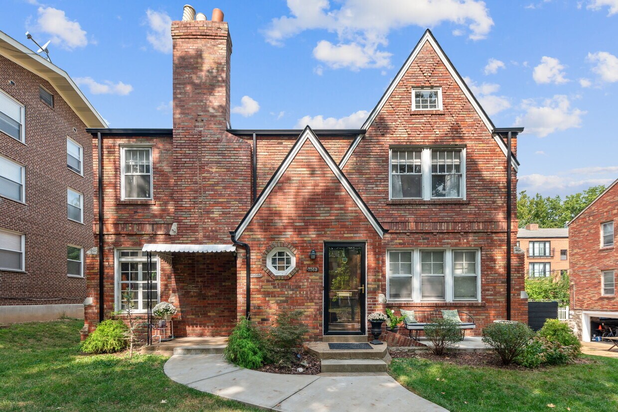 7563 Wellington Way Unit 7563 Wellington Way, Clayton, MO 63105 Condo for Rent in Clayton, MO