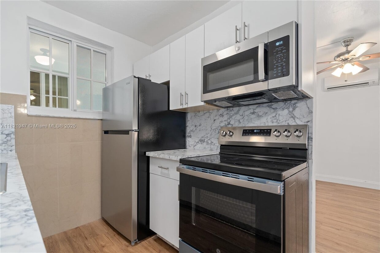 Primary Photo - 160 NE 55th St