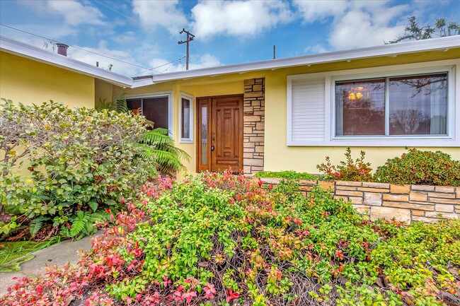 Building Photo - 11223 La Jolla Ct