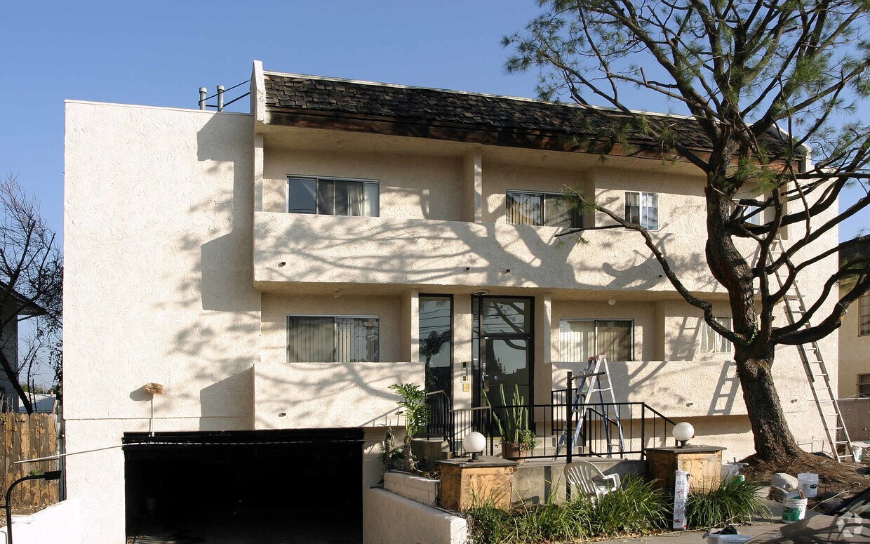 Building Photo - 4942 Whitsett Ave