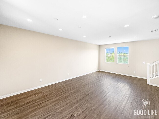 Foto del edificio - Beautiful 2B/2.5BA Townhouse. NEWER CONSTR...