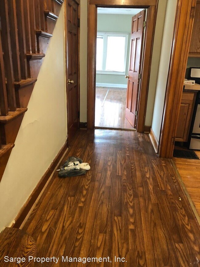 Foto del edificio - 5 br, 2 bath House - 401 E 8th St