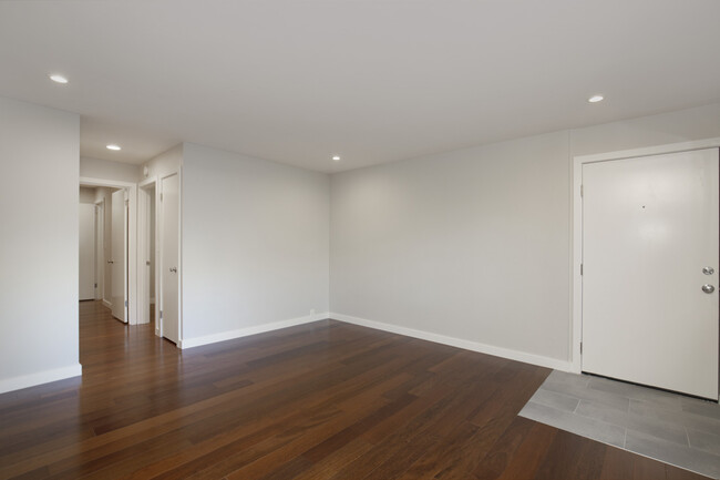 Building Photo - 1515 6th Ave W