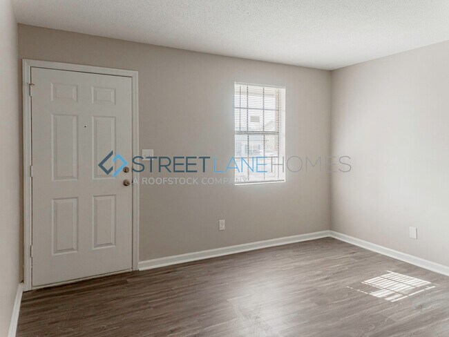 Building Photo - $200 off first month or Amazon Gift Card b...