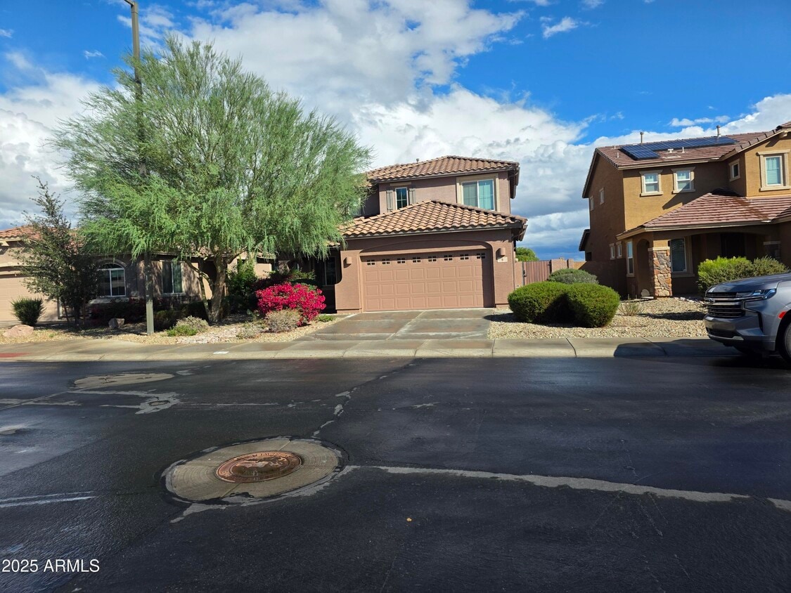 Foto principal - 9 S 195th Ln