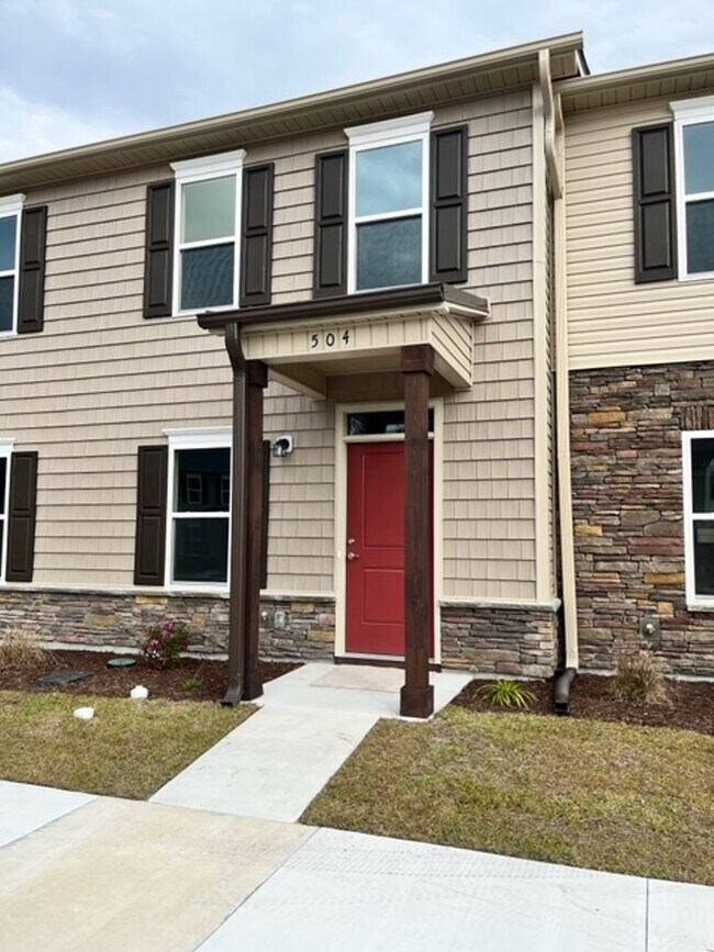 Building Photo - Midway Park!