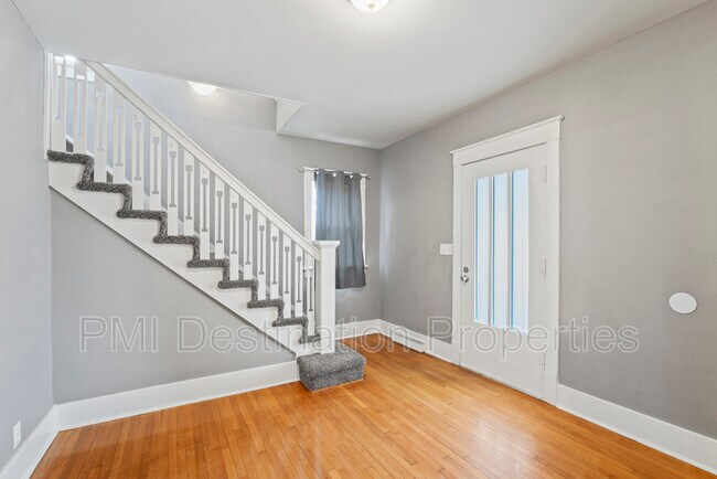 Building Photo - 204 Bury St