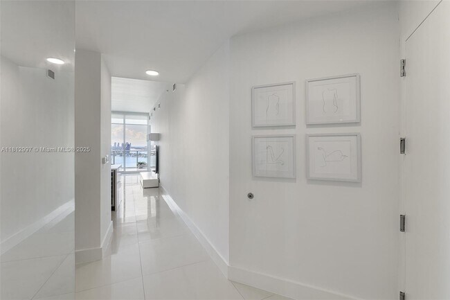 Foto del edificio - 2020 N Bayshore Dr