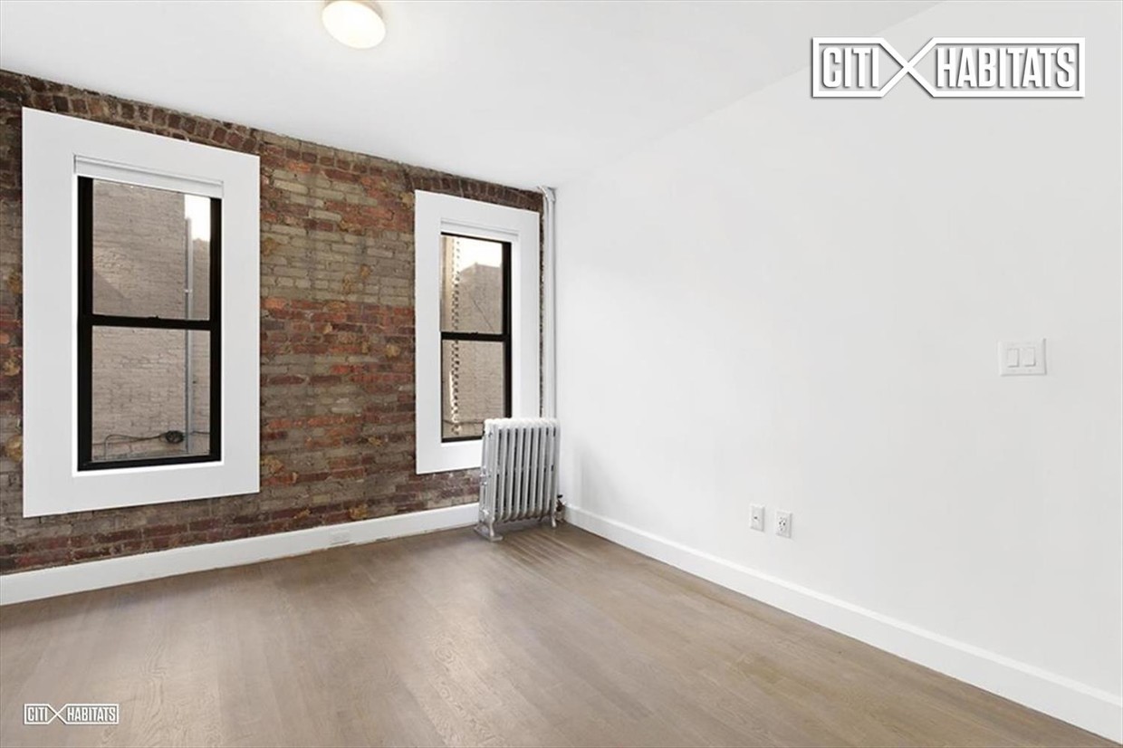 Building Photo - Clinton Grand, The