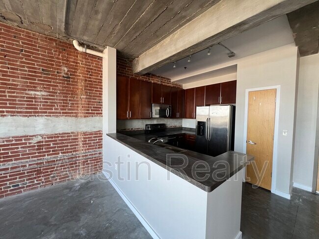 Building Photo - 1635 Washington Ave