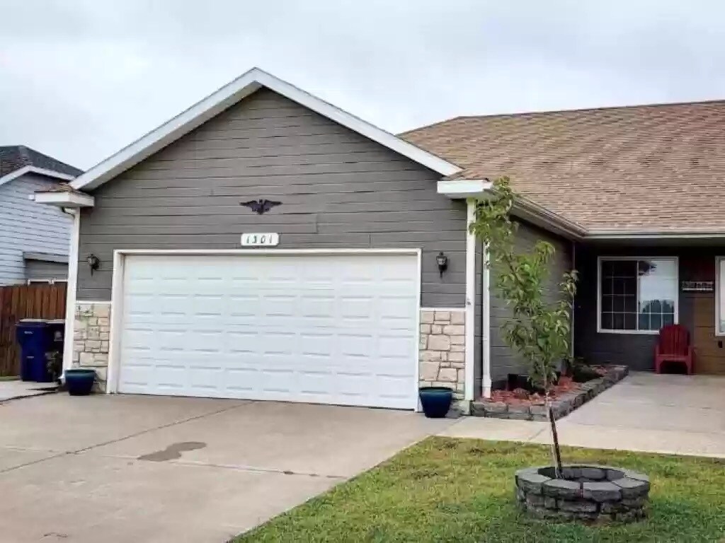 Foto principal - 1301 Sierra Dr