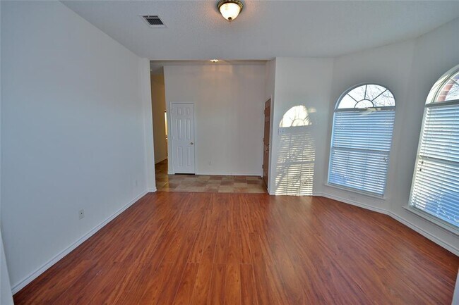 Foto del edificio - 3807 Rosewood Ln