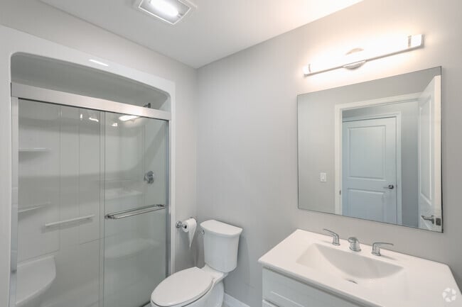 1BR, 1BA - 640SF - Bathroom - The Bradford