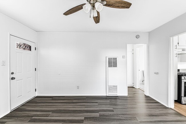 Building Photo - 1631 E 4th St