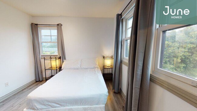 Foto del edificio - ROOM ONLY in 4-bed/3.0-bath Home