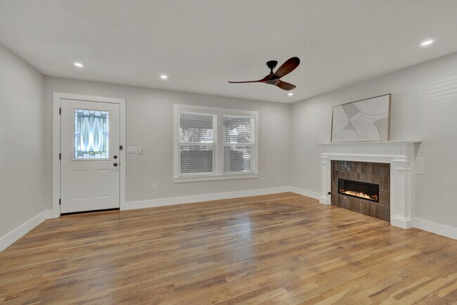 Foto del edificio - 1017 W Martin Luther King Dr