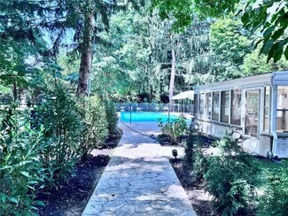 Building Photo - 232 Brookville Rd