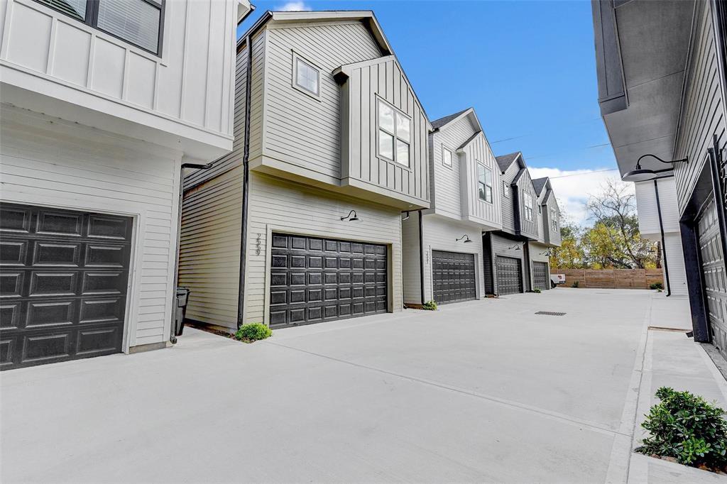 Primary Photo - 3505 Oakwood Crest Cv