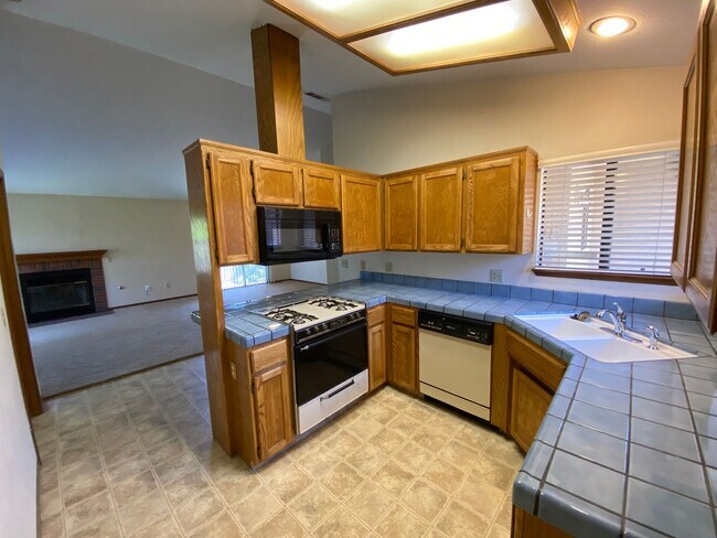 Foto del edificio - 1348 E Ferguson Ct