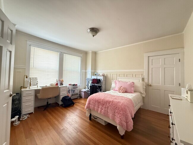 Building Photo - 45 Radnor Rd