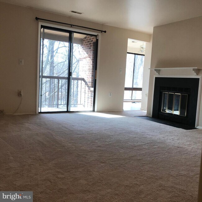 Building Photo - 18120 Chalet Dr