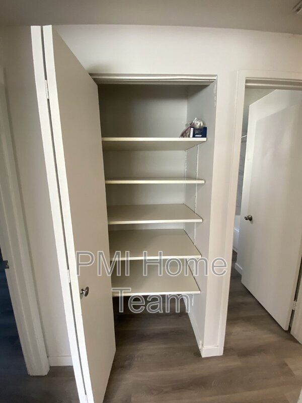 Foto del edificio - 241 E 200 N