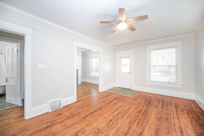 Building Photo - MOVE IN READY TODAY! Pet-Friendly Single F...