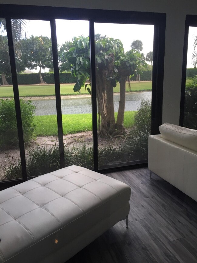 Building Photo - 7770 La Mirada Dr