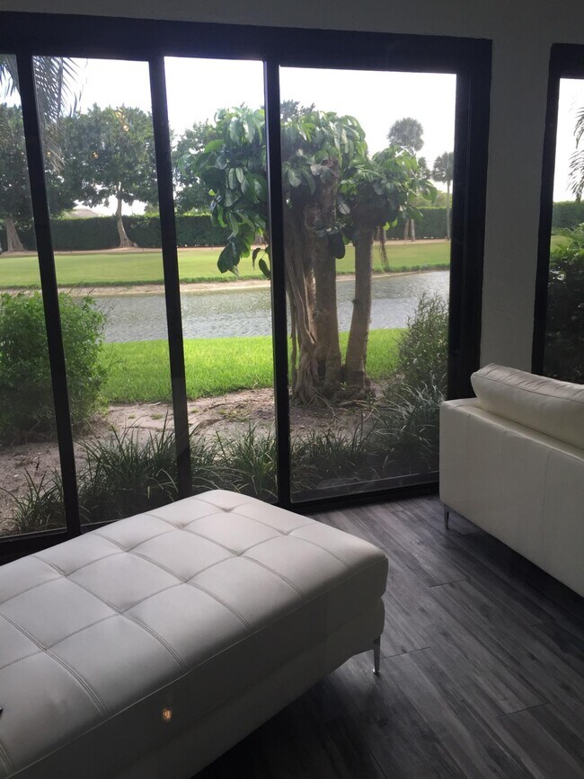 Foto del edificio - 7770 La Mirada Dr