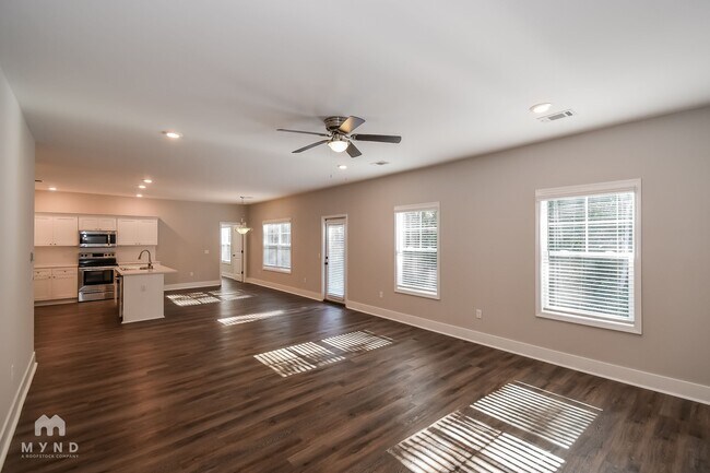 Building Photo - 67 Greyfield Dr