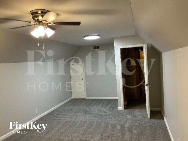 Foto del edificio - 6201 Windsor Ln