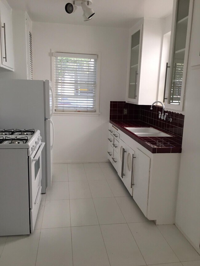 Foto del edificio - 418 N Maple Dr