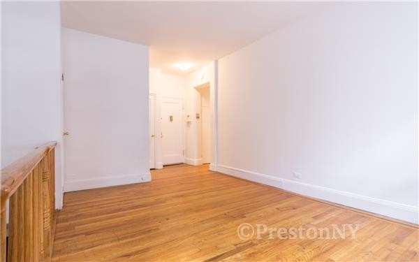 Foto del edificio - 206 E 26th St