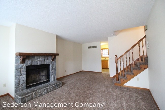 Building Photo - 115 N Saxony Dr