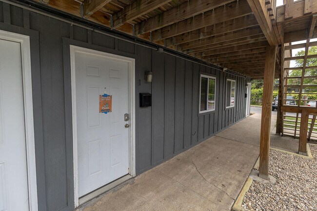 Building Photo - 105 N Garth Ave