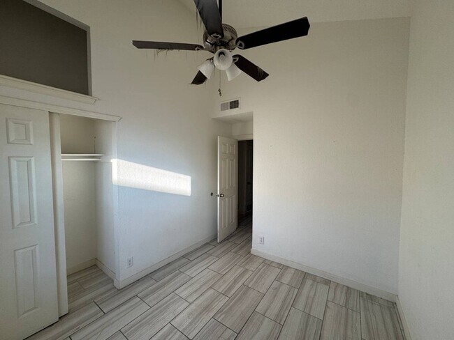 Foto del edificio - 1795 Victor Lopez Dr