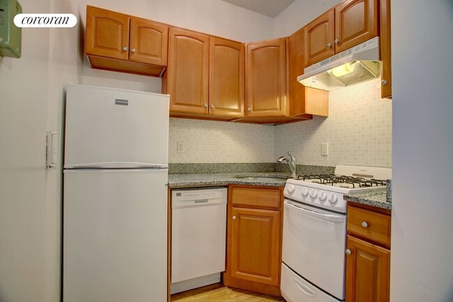 Building Photo - 127 W 72nd St