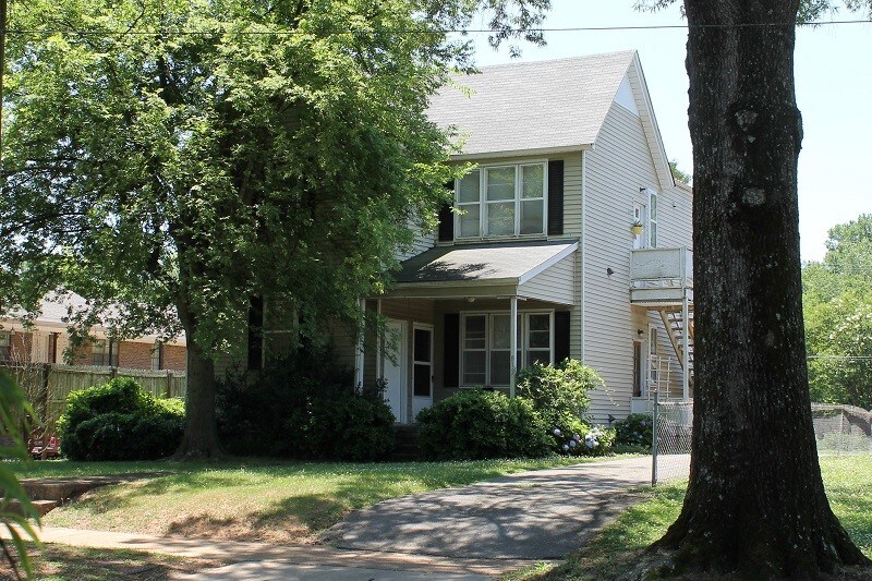 Primary Photo - 813 N Wood Ave