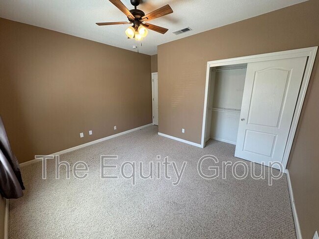 Building Photo - 6226 W Oak Ave