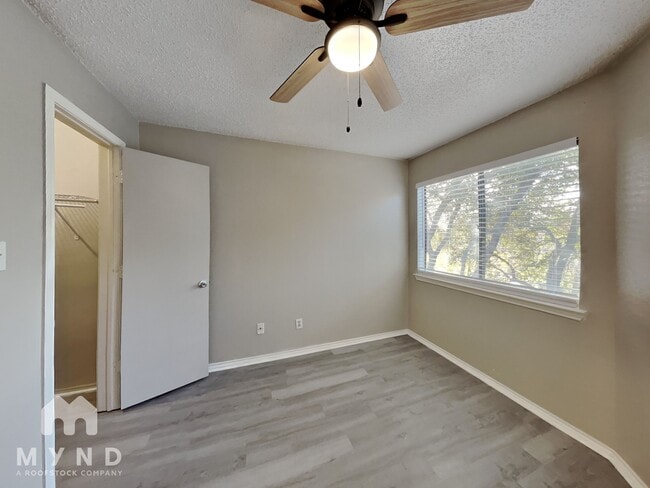 Building Photo - 9823 Walnut St