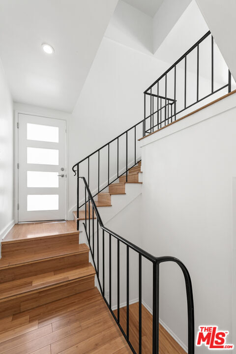 Building Photo - 8865 Lookout Mountain Ave