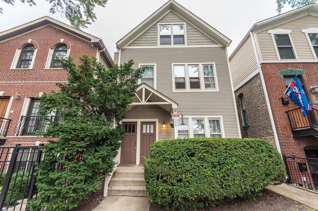 Building Photo - 2126 W Barry Ave