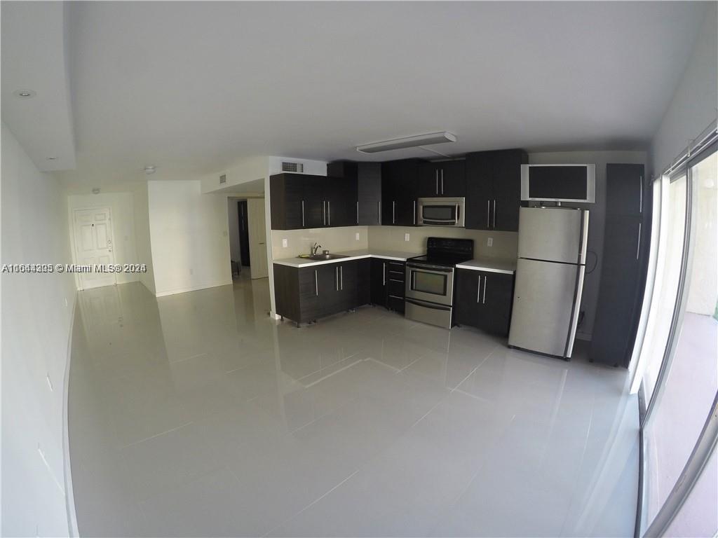 Foto principal - 9367 Fontainebleau Blvd