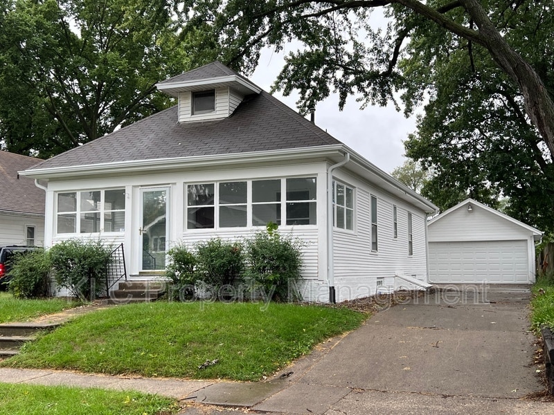 Foto principal - 3116 E 7th St