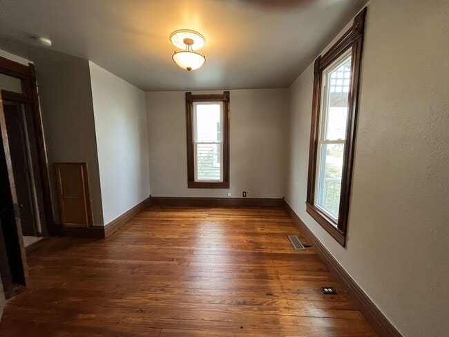 Foto del edificio - 2 Bedroom House For Rent