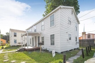 Building Photo - 1911 Benson St