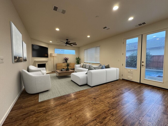 Foto del edificio - **Dream Home Awaits in West Sacramento! **