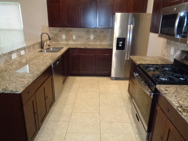 Foto del edificio - 6510 Holly Cove Ln