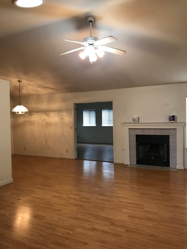 Building Photo - 825 Penstemon Way