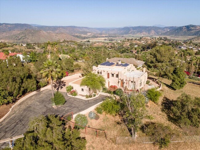 Building Photo - 4 br, 3 bath House - 2710 Summit Dr Gated ...